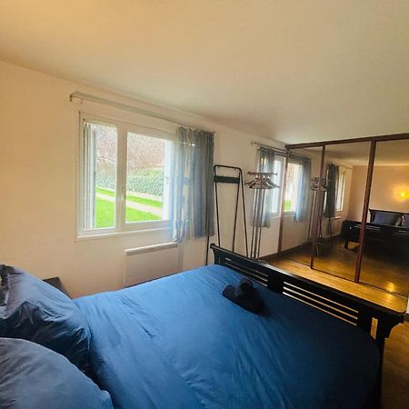 Appartement F2 Avec Terrasse, Parking Gratuit à Guyancourt Extérieur photo
