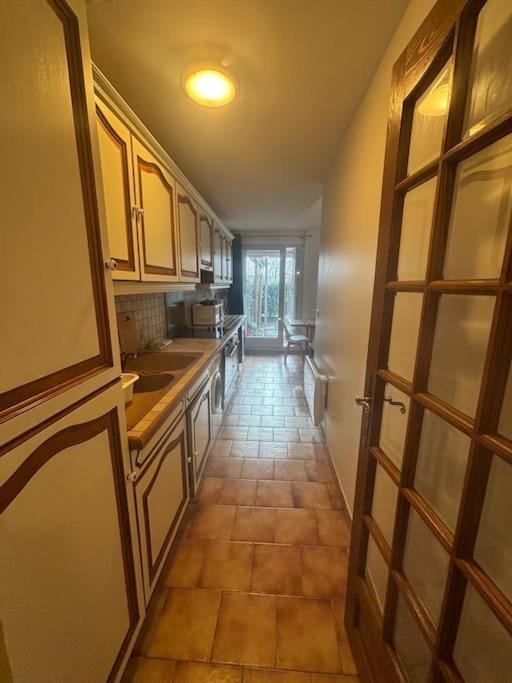 Appartement F2 Avec Terrasse, Parking Gratuit à Guyancourt Extérieur photo
