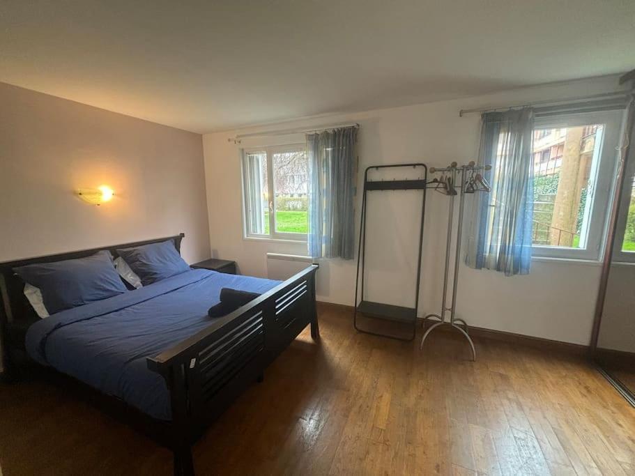 Appartement F2 Avec Terrasse, Parking Gratuit à Guyancourt Extérieur photo