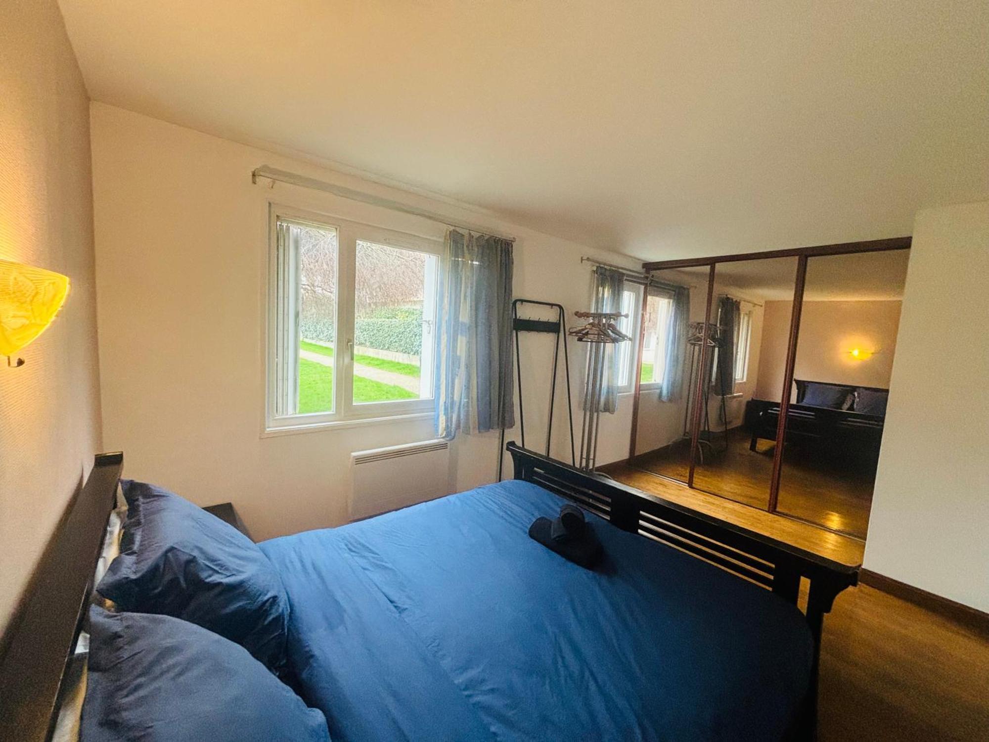 Appartement F2 Avec Terrasse, Parking Gratuit à Guyancourt Extérieur photo