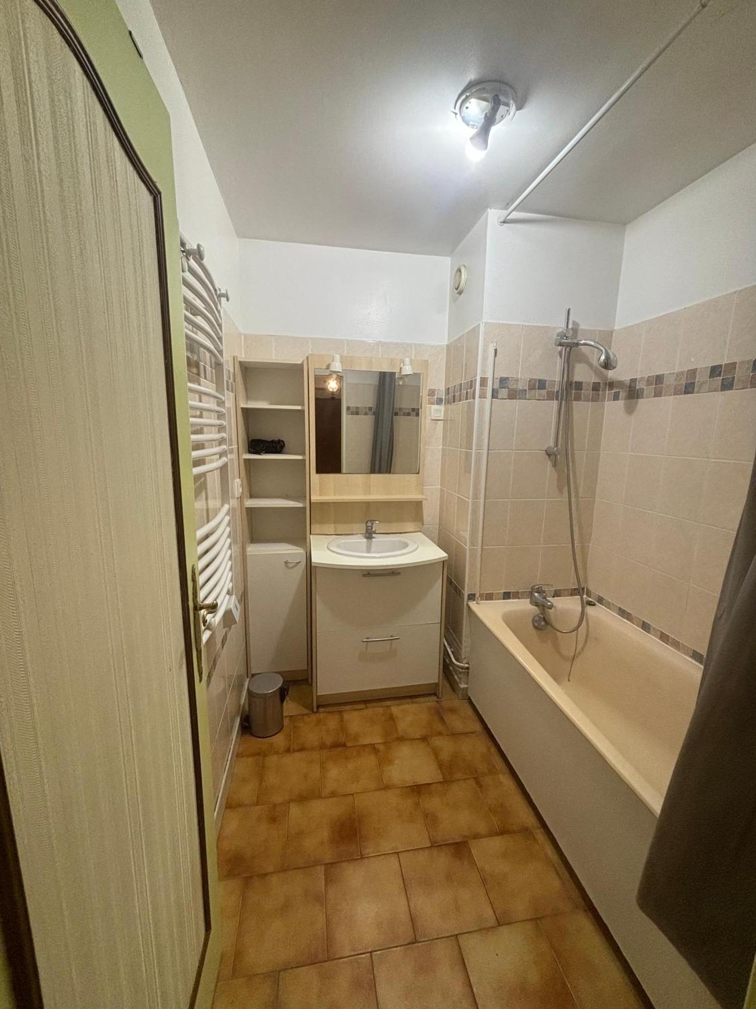 Appartement F2 Avec Terrasse, Parking Gratuit à Guyancourt Extérieur photo