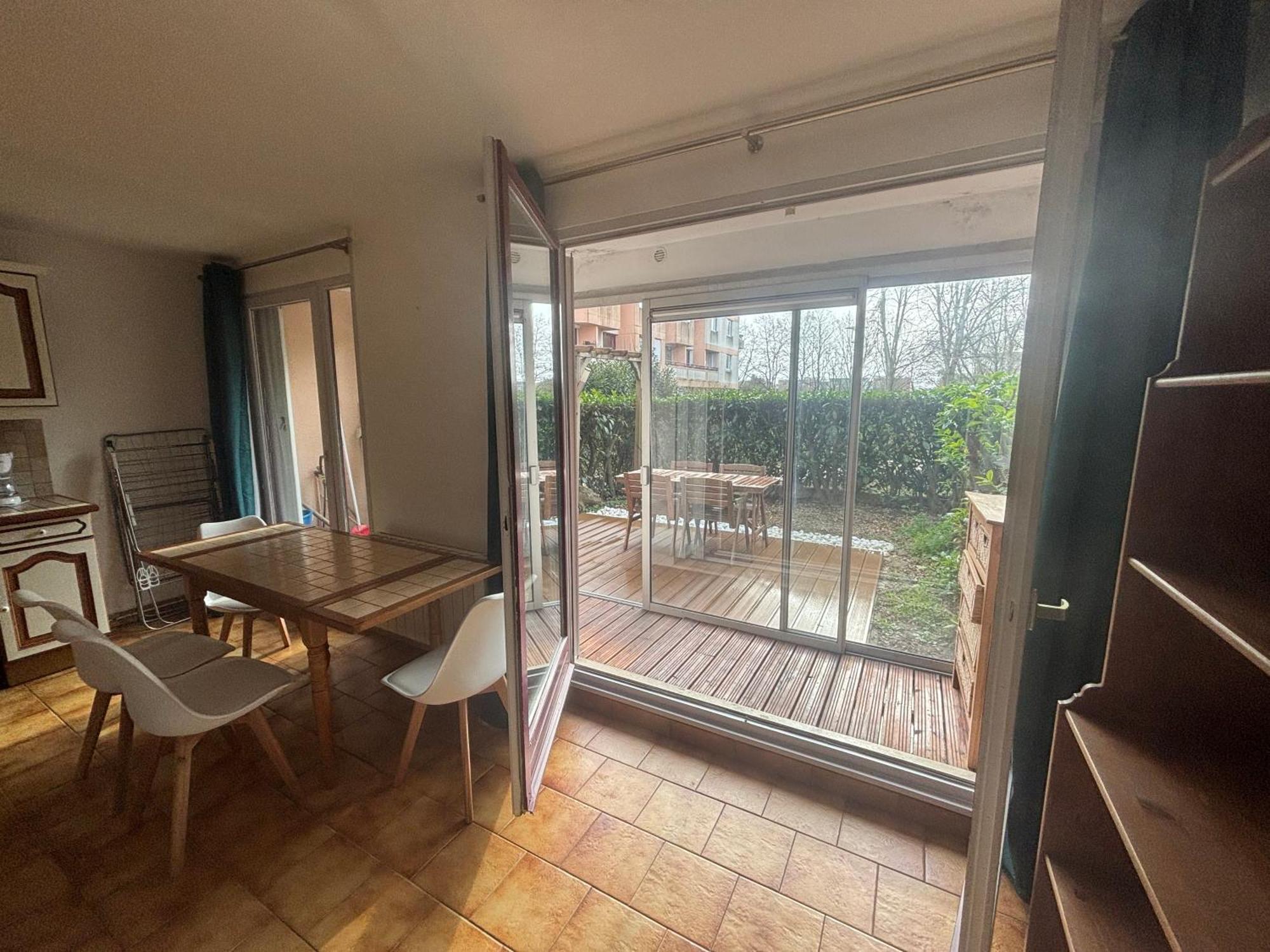 Appartement F2 Avec Terrasse, Parking Gratuit à Guyancourt Extérieur photo